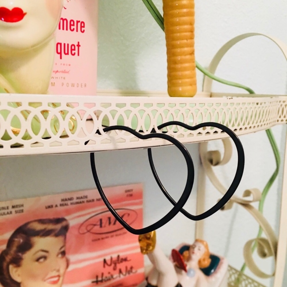 Heart hoop earrings 🖤